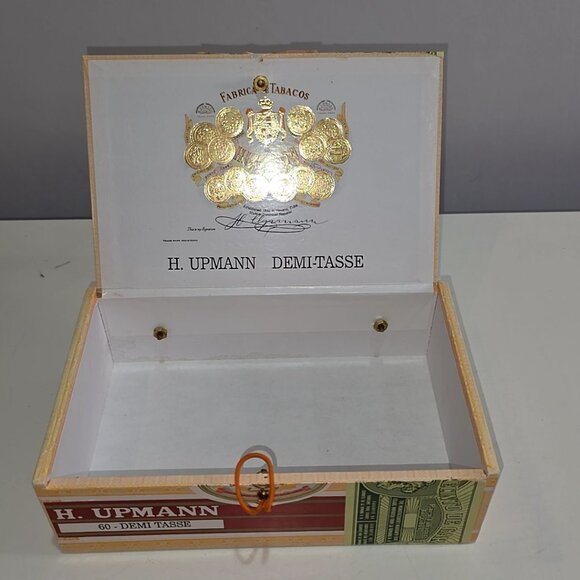 Handcrafted Cuban Cigar Box Purse - Picture 2 of 9